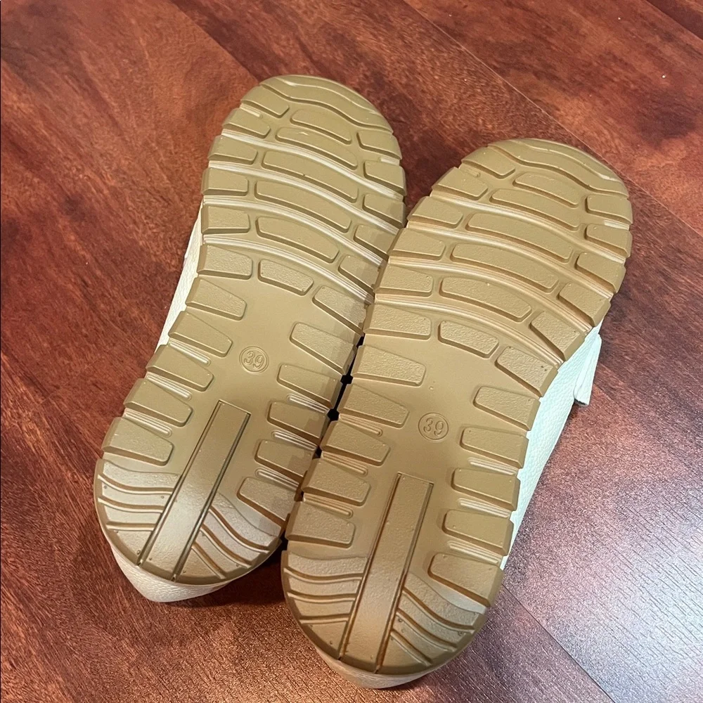 Size 8.5 Amazon women’s cream colored platform loafers with gold hardware